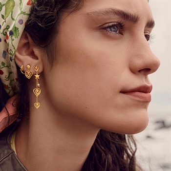 Irena Øreringe fra Maanesten er elegante og iøjnefaldende øreringe